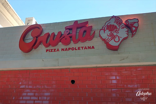 Letras corp&oacute;reas de acrilico iluminadas